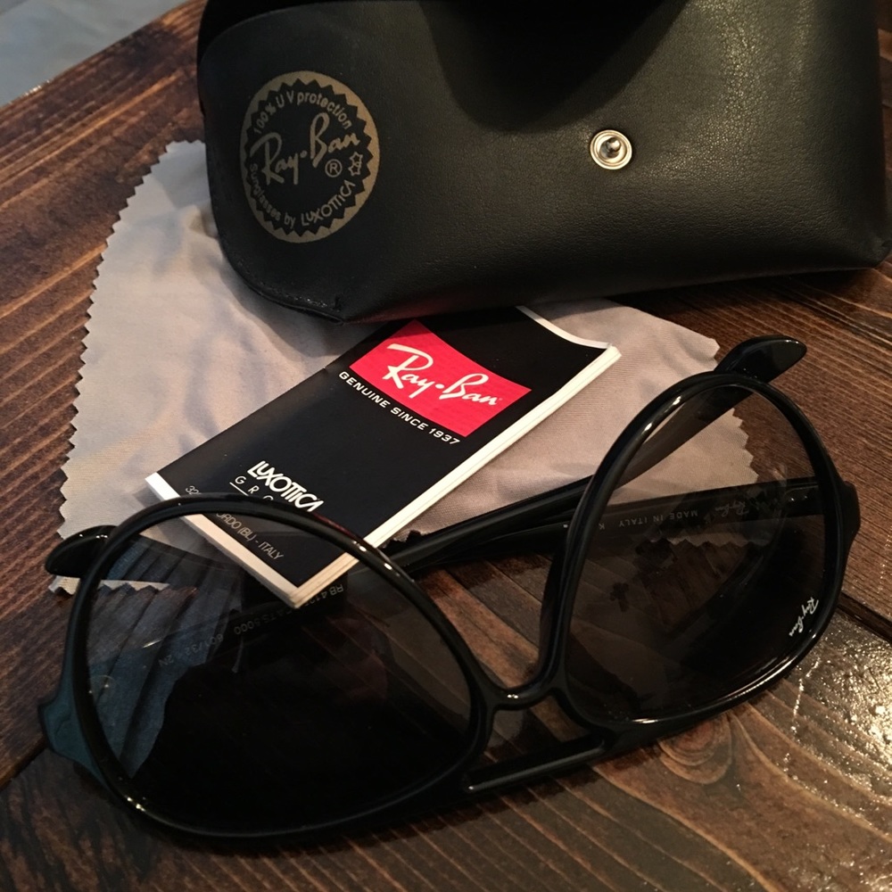 Black Ray ban sunglasses